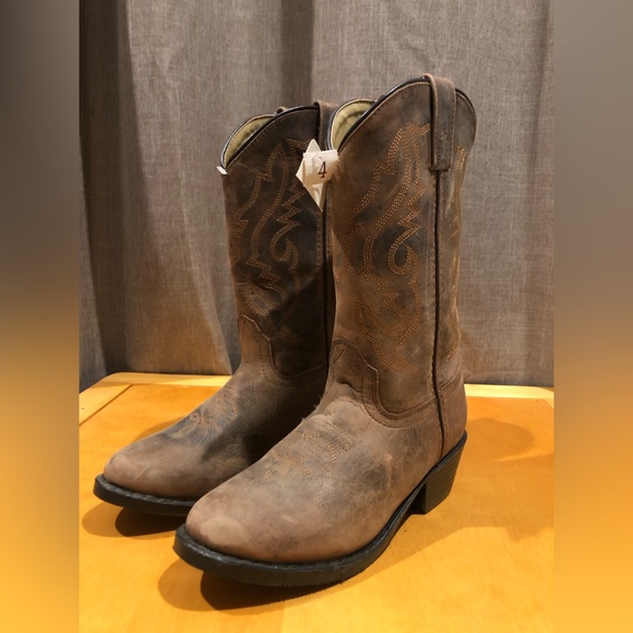 Cody James Youth cowboy boots. New with tags, but no box. Youth size 4. - Picture 3 of 6